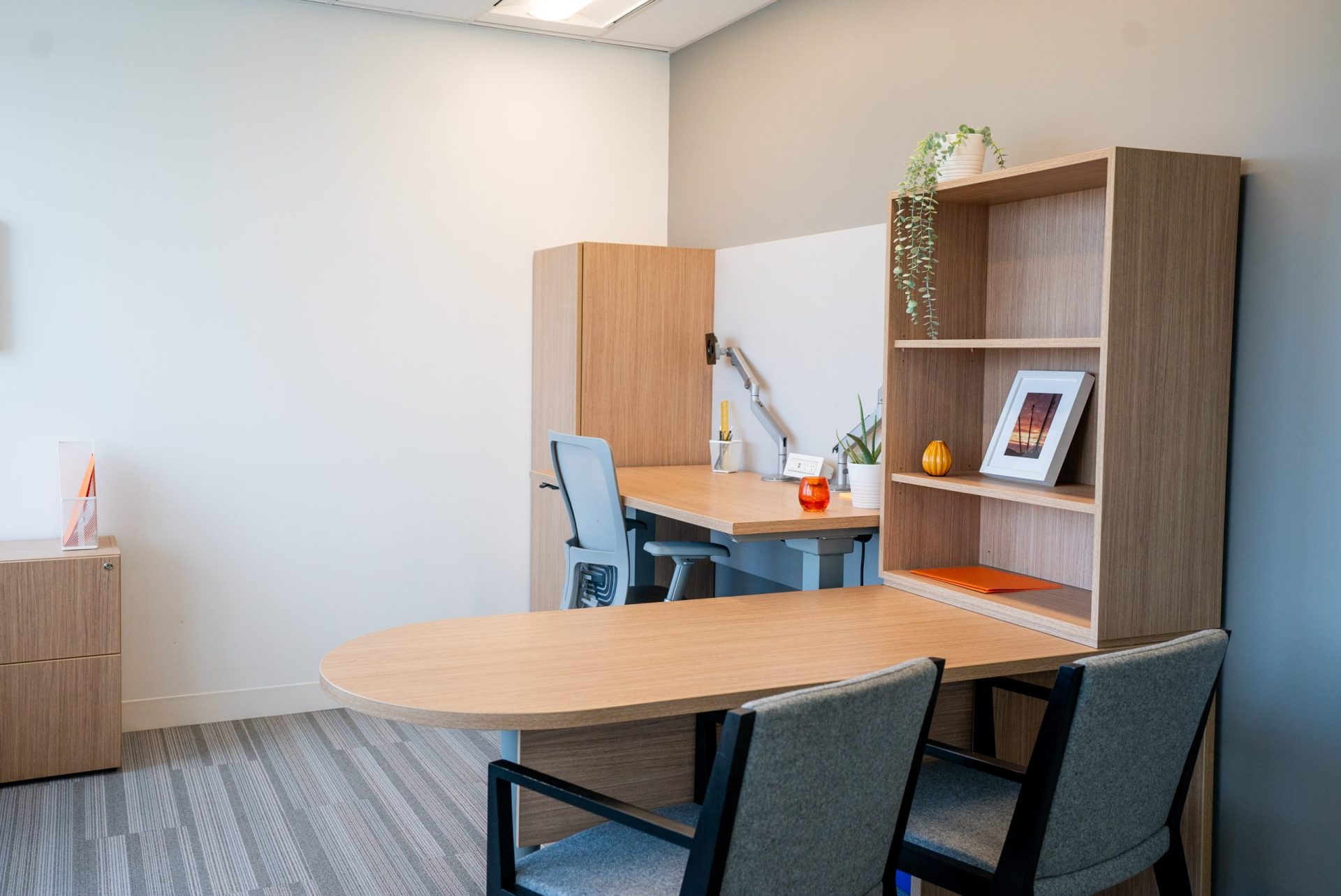 Open desk - Coworking and Private Office Space in Mississauga, Ontario